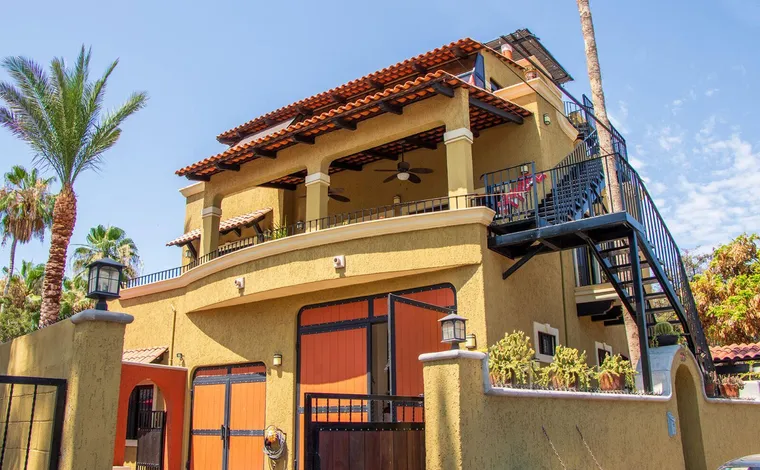 Modern luxury homes in Loreto for sale showcasing tranquil coastal living and contemporary design for 2026 buyers