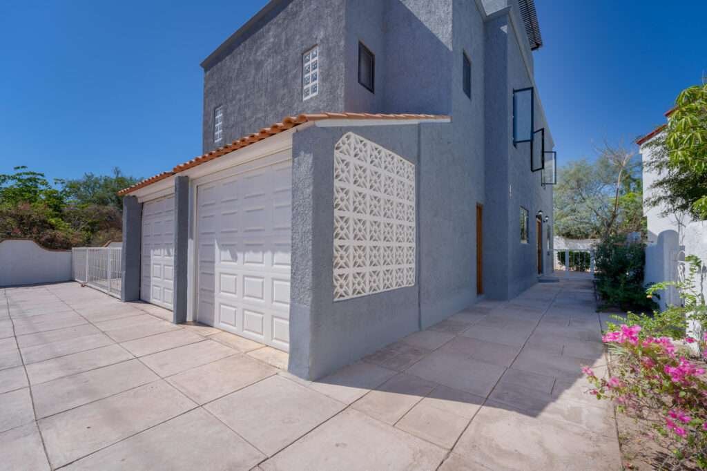Loreto General Experience comfort and convenience in this charming 3-bed, 2.5-bath home in a quiet Loreto location. Bright interiors, high ceilings, and an open layout create an inviting atmosphere perfect for relaxing or entertaining. Enjoy a spacious two-car garage, generous driveway, and low-maintenance outdoor areas ideal for warm Baja living. Just minutes from beaches, dining, and town amenities, this property offers the ideal blend of privacy and accessibility. A great option for vacation, investment, or full-time living in beautiful Loreto. – 19 Plancius, Loreto, BS