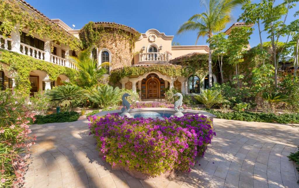 Loreto Centro This outstanding and conspicuous Spanish, Mediterranean Estate home is positioned on 1.1 acres offering 10,160 sq ft of interior and 9,250 sq ft of exterior space. The regal appearance of this grand estate is accentuated by arched entries, curved balconies with limestone balustrades and grand pillars. This space is engulfed by lush vines that envelop the extent of the stairways and upper balcony with resplendent beauty. The property boasts lush, colorful vegetation and various varietals of over 200 Palm trees throughout the estate. When combined with the grandeur magnificence of the astounding architecture, it entrusts the first glimpse of this spectacular home, will undoubtedly, take one's breath... – 400 Calle Davis, Loreto, BS