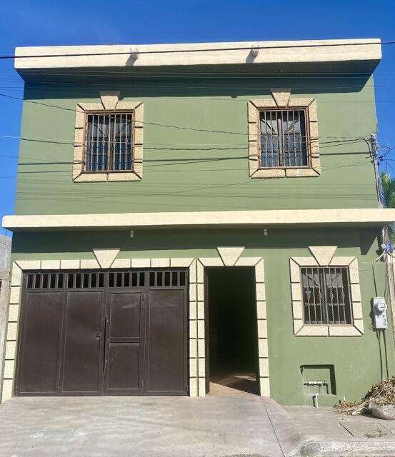 Loreto Centro Charming 3-bedroom home in a vibrant Loreto neighborhood, just a 7-minute bike ride to the historic Mission and downtown fun. The main floor features a bedroom with en-suite bath, a kitchen with Mexican flair, cozy living and dining areas, and a laundry patio. Upstairs offers two more bedrooms, a full bath, and a spacious shaded terrace with beautiful city and mountain – Lote 36 Calle Piccolo, Loreto, BS