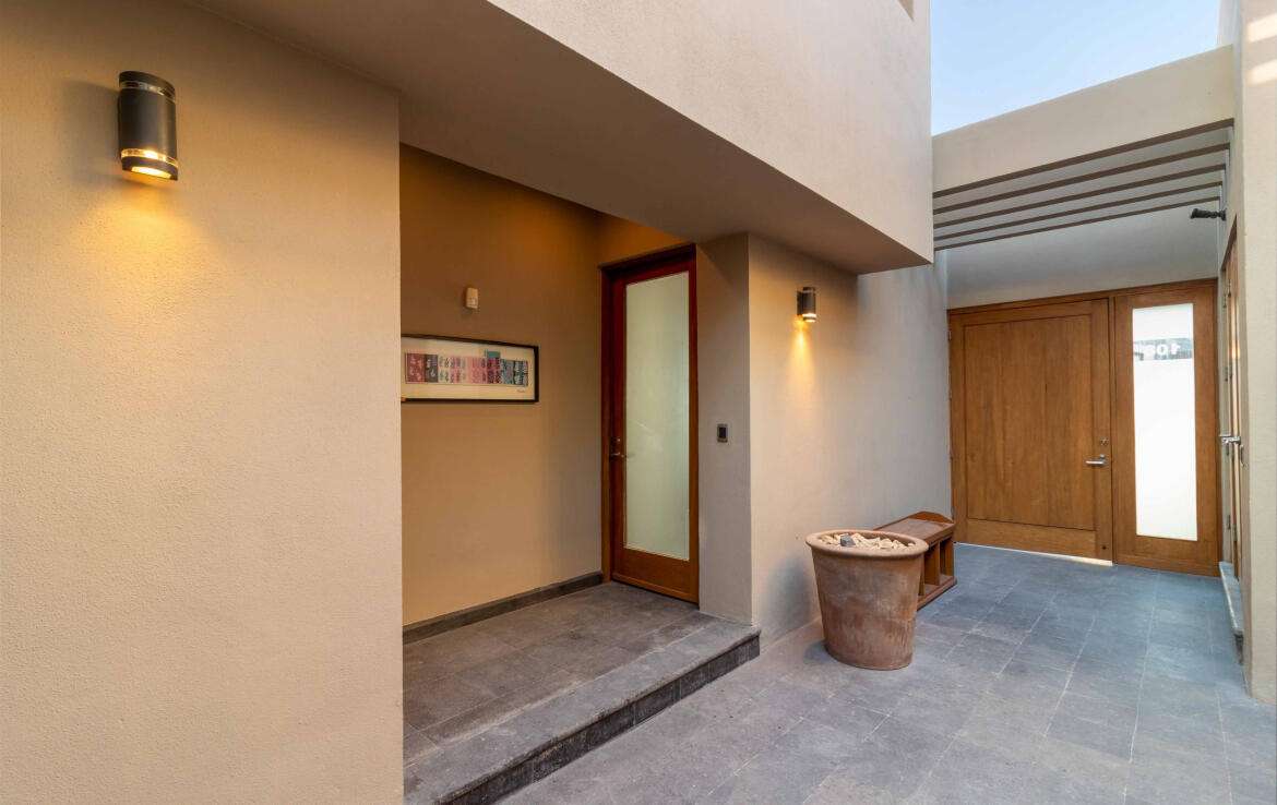 Loreto Founders Discover your dream retreat in this stunning, fully furnished, turn-key custom home in Loreto Bay, just one lot back from the pristine beach. This modern three-level residence offers 3 spacious bedrooms and 3 full bathrooms, designed with contemporary finishes and thoughtful details throughout.Key Features:Prime Location: Steps from the community pool and a short stroll to vibrant restaurants and charming shops.Ocean for sale